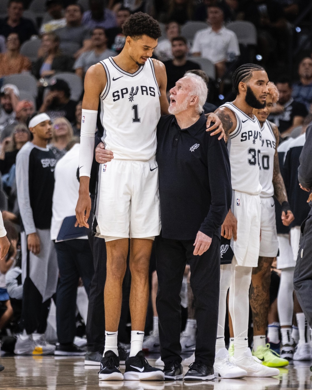 开云体育APP下载-篮球教练波波维奇又有新动作