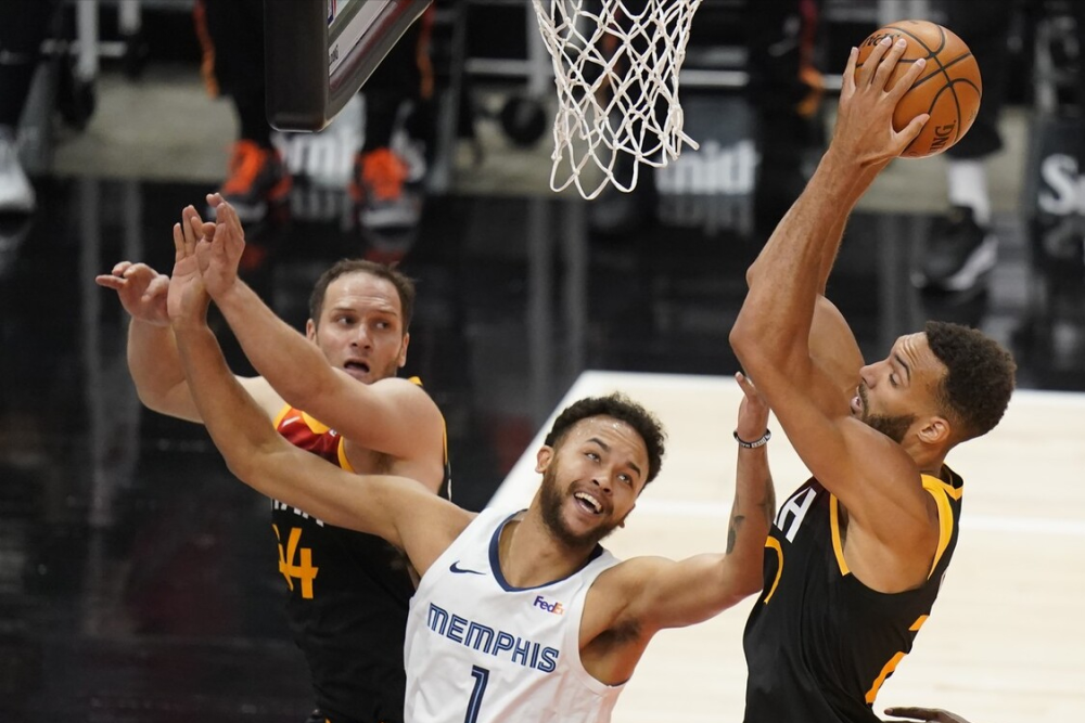 开云体育app-球队关键时刻突围,逆转对手获得胜利的简单介绍