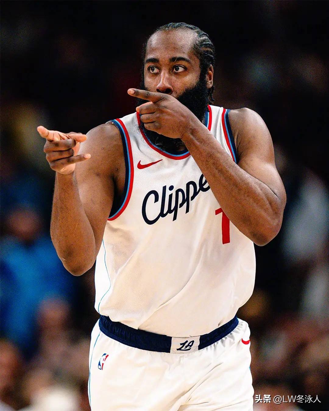 开云体育平台APP-火箭大胜凯尔特人，哈登再度证明年度MVP