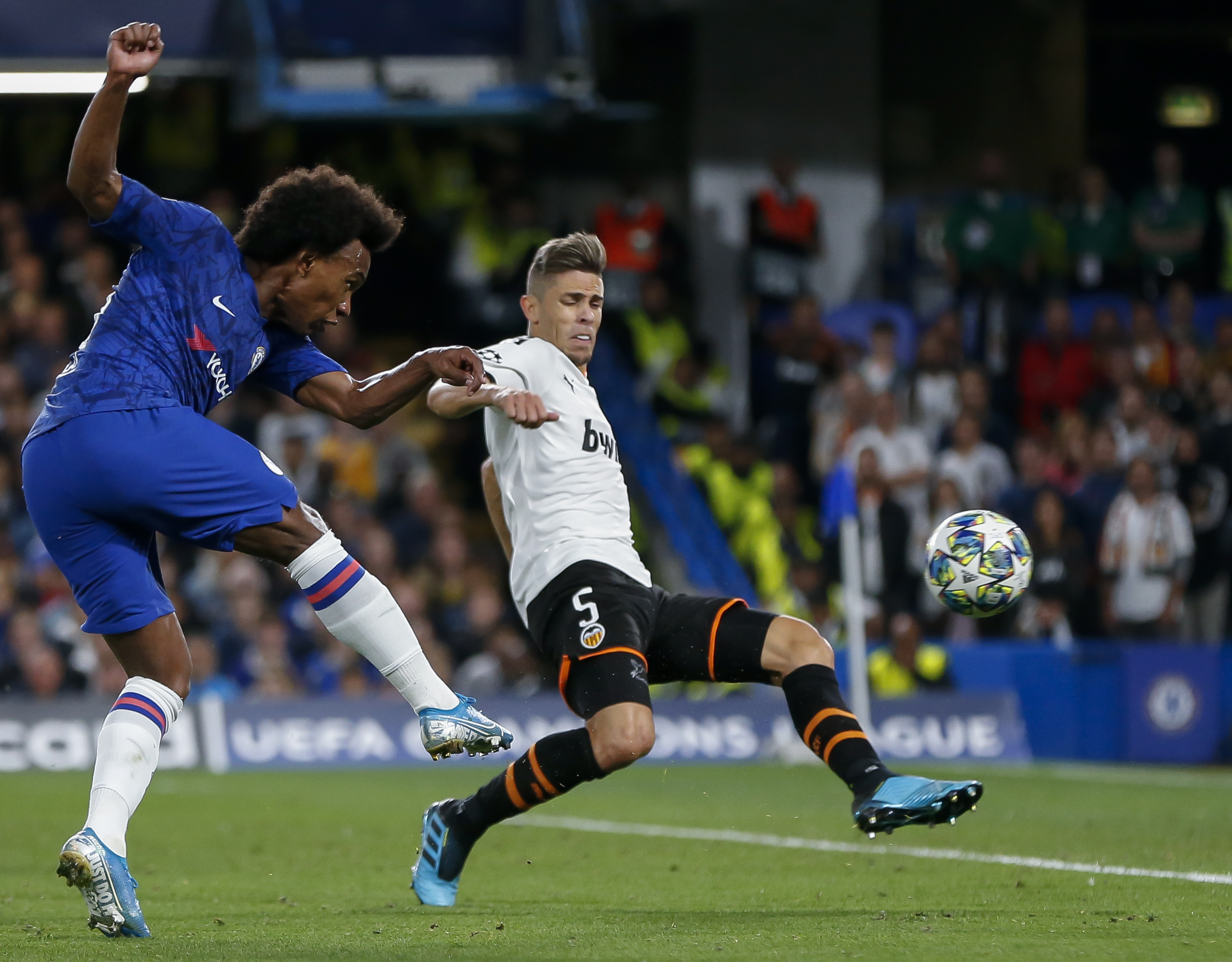 开云官网-关于瓦伦西亚不敌切尔西,遭遇小组阶段失利的信息