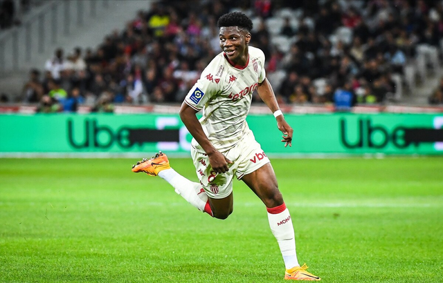 开云体育登录-里尔球员突破封锁，打破僵局