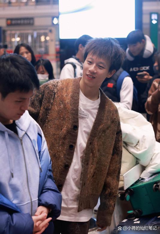 法国队完胜日本队，林高远点燃赛场