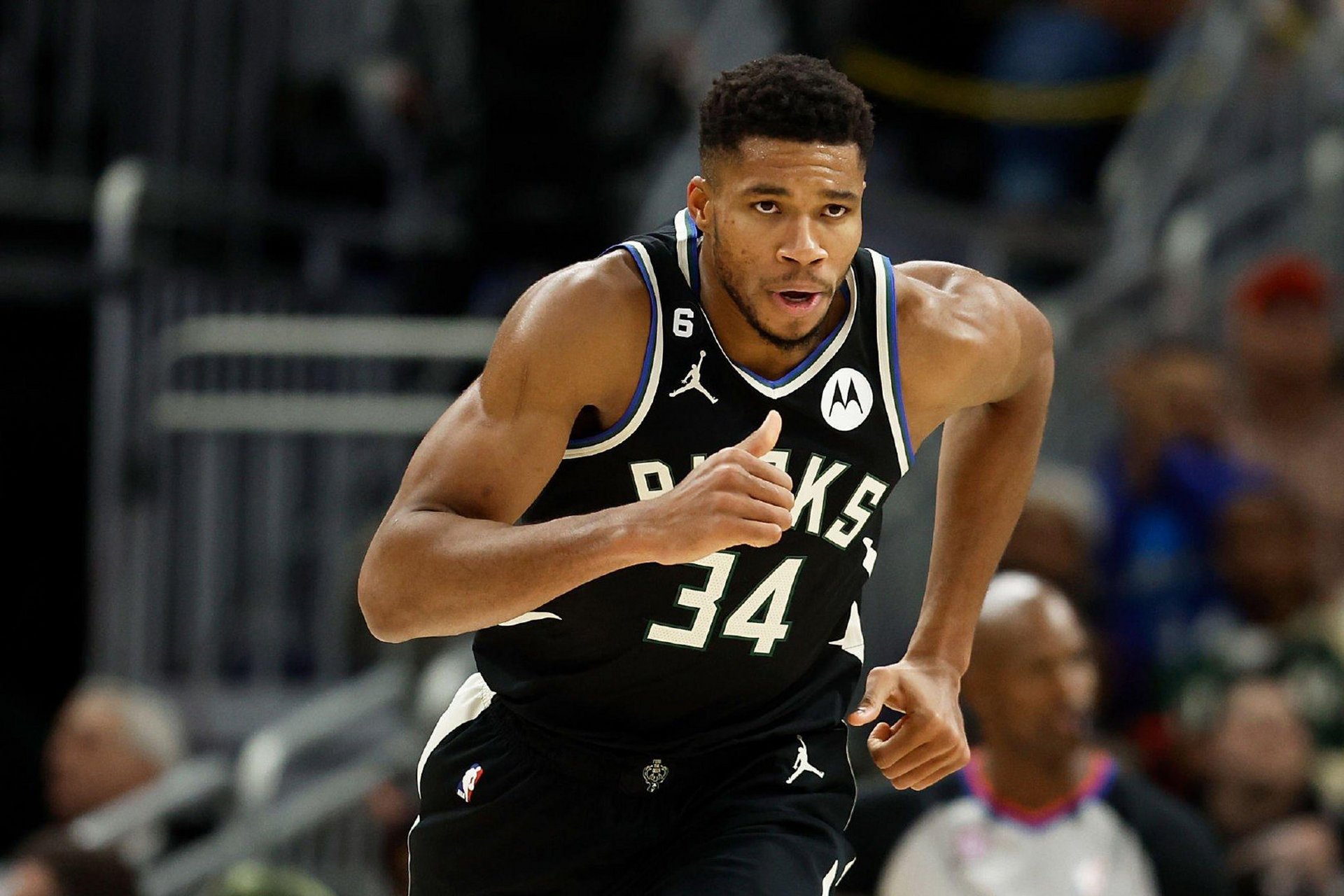 开云体育app-步行者碾压热火，王哲林惊艳四座