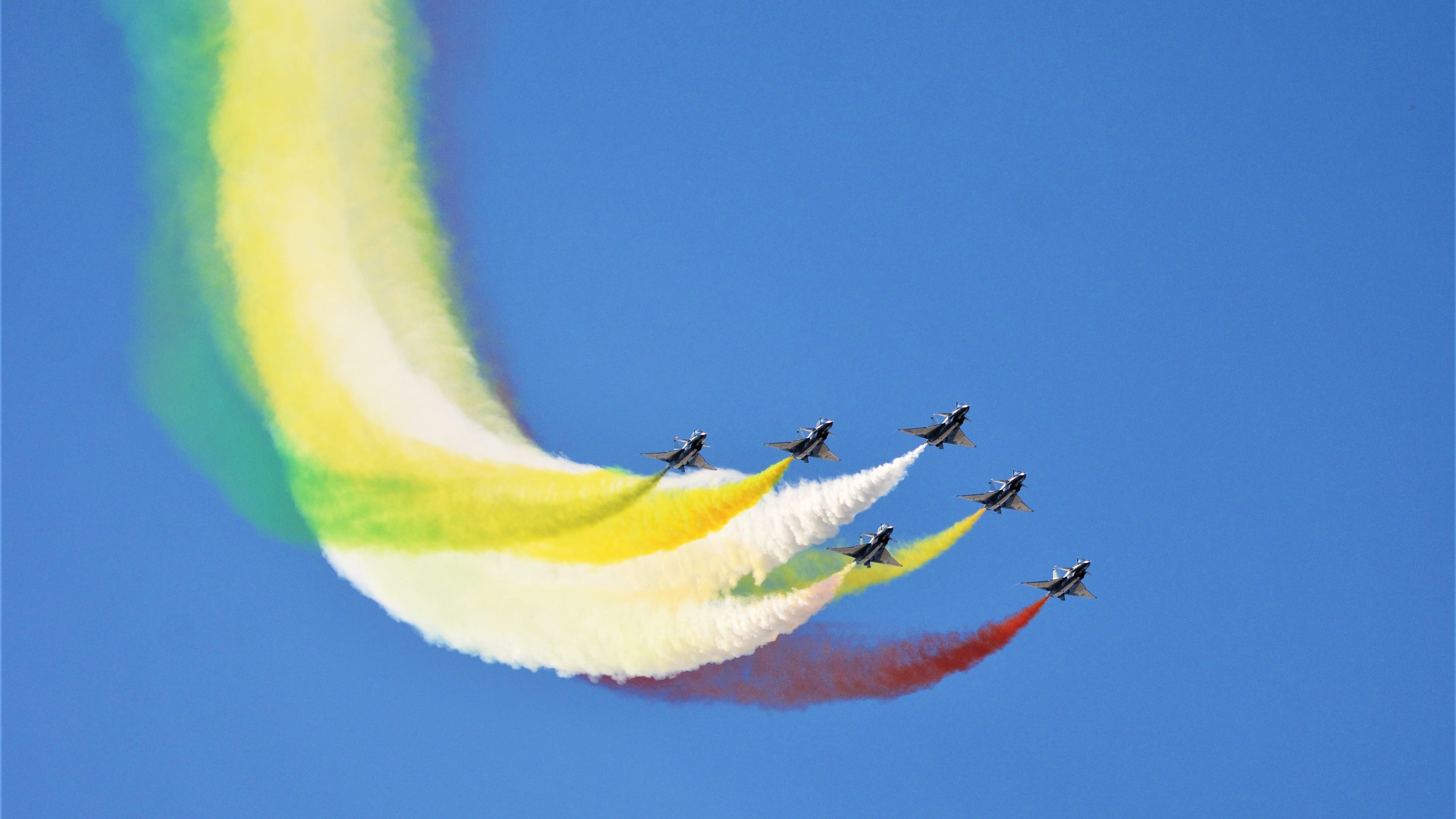 开云体育APP下载-绿茵场与篮球馆,那夜的胜利,都由存在感决定