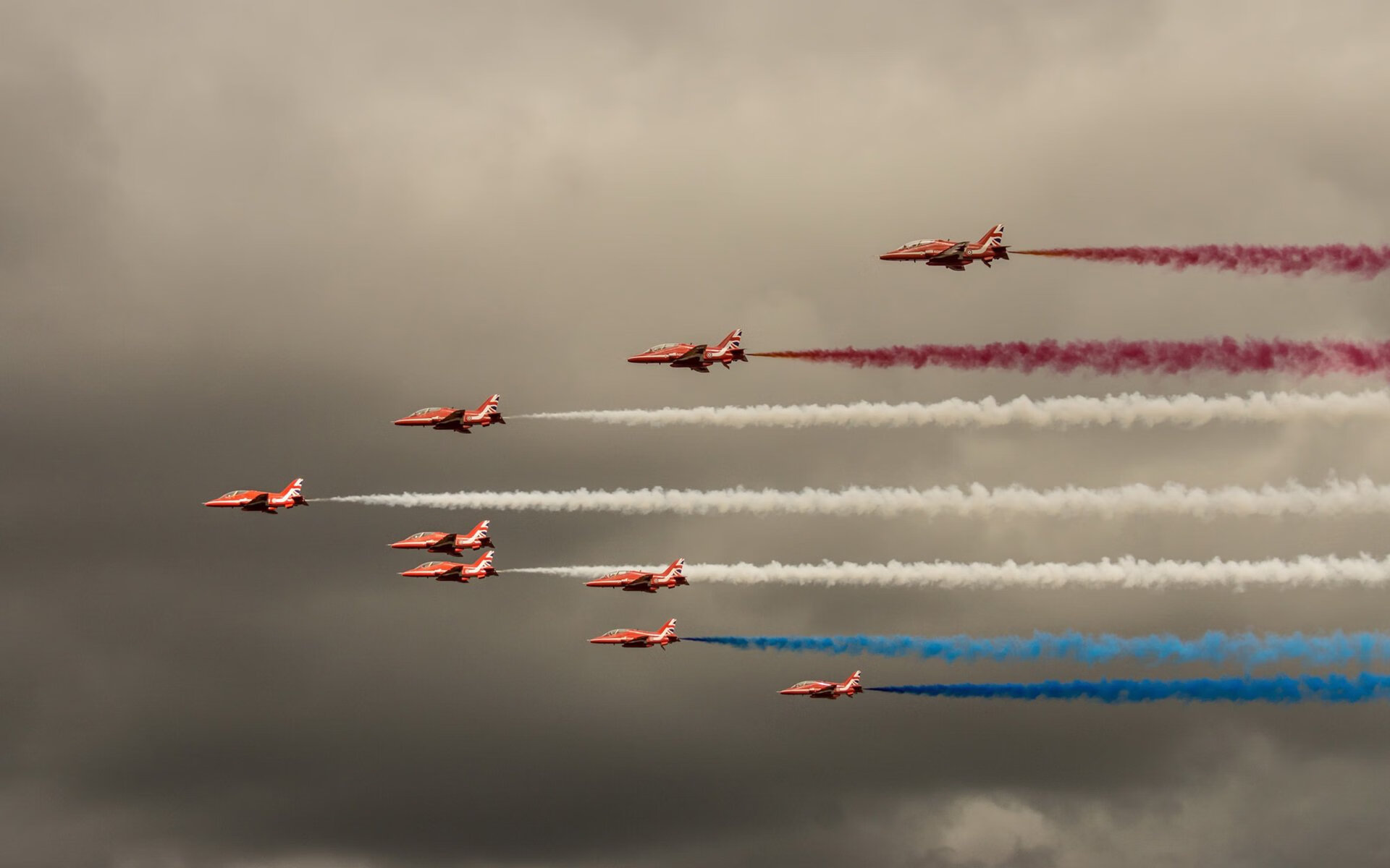 布克狂飙40分助活塞跨界称王，广东队鏖战惜败争冠战