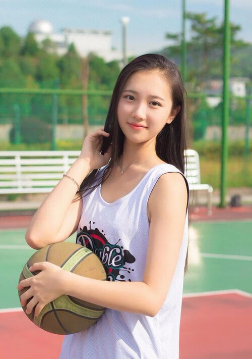 开云体育登录-要将它们巧妙而唯一地融合起来,最好的方式不是写一篇真实的新闻报道,而是构建一个虚构的、充满戏剧张力的平行时空故事。在这里,本泽马成为了解开非洲雄鹰爆冷沙漠之狐的关键钥匙